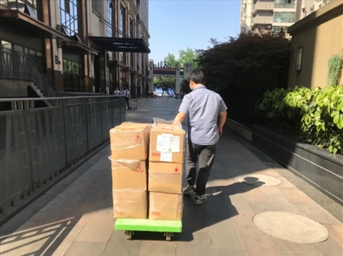 日本大成株式会社向我会寄赠一批防疫物资，我会组织有序发放