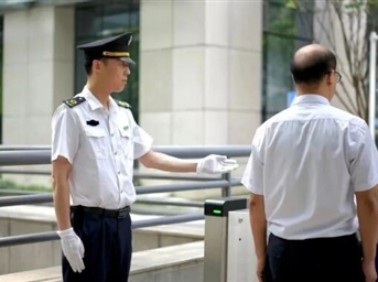 迎高温，战酷暑！ ——致敬高温下执着坚守的银杏人